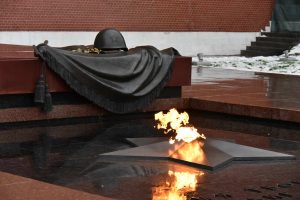Специалисты проверят горелку Вечного огня в Александровском саду. Фото: архив, «Вечерняя Москва»