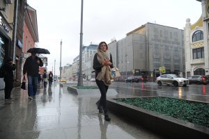 Москвичей ожидает облачная погода и дождь в воскресенье. Фото: архив, «Вечерняя Москва»