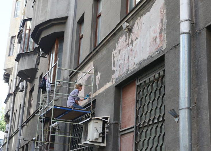 В Хамовниках обновят фасад жилого здания в рамках капитального ремонта. Фото: Волков Павел, «Вечерняя Москва»