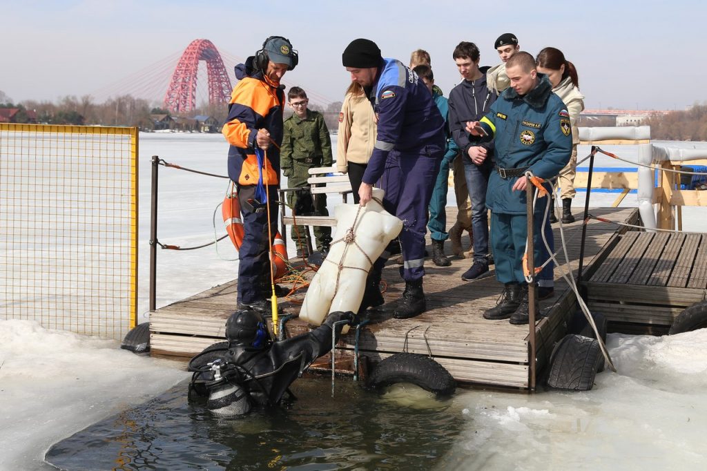 Юнармейцы приняли присягу на станции водных спасателей