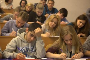  Отличники «Тотального диктанта» получат подарки. Фото: Павел Головкин, «Вечерняя Москва»