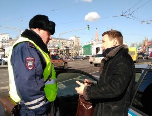 Сотрудники ГИБДД проводят профилактическое мероприятие «Пешеход» на территории Басманного и Таганского района города Москвы. Фото: пресс-служба префектуры ЦАО