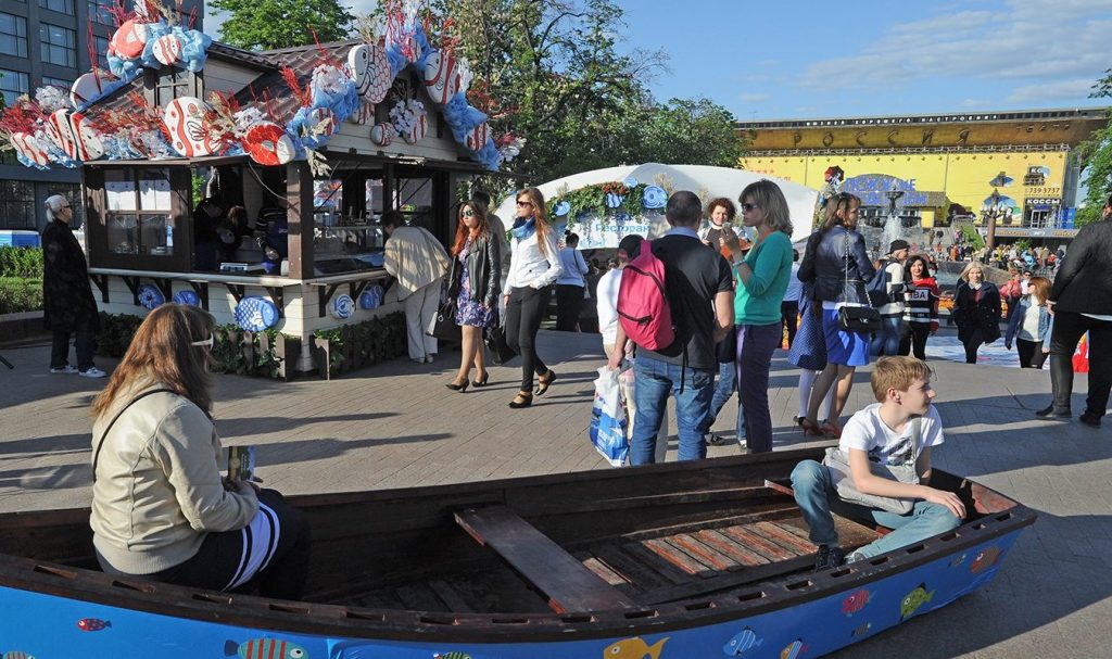 Победители электронных аукционов откроют около тысячи торговых точек в парках Москвы