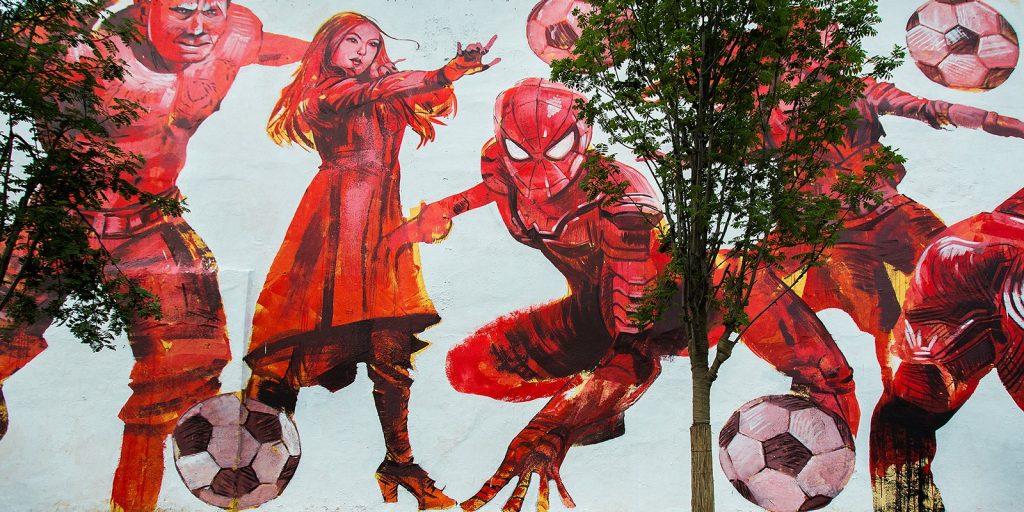 Футбольные граффити с известными супергероями появились на улице Солженицына