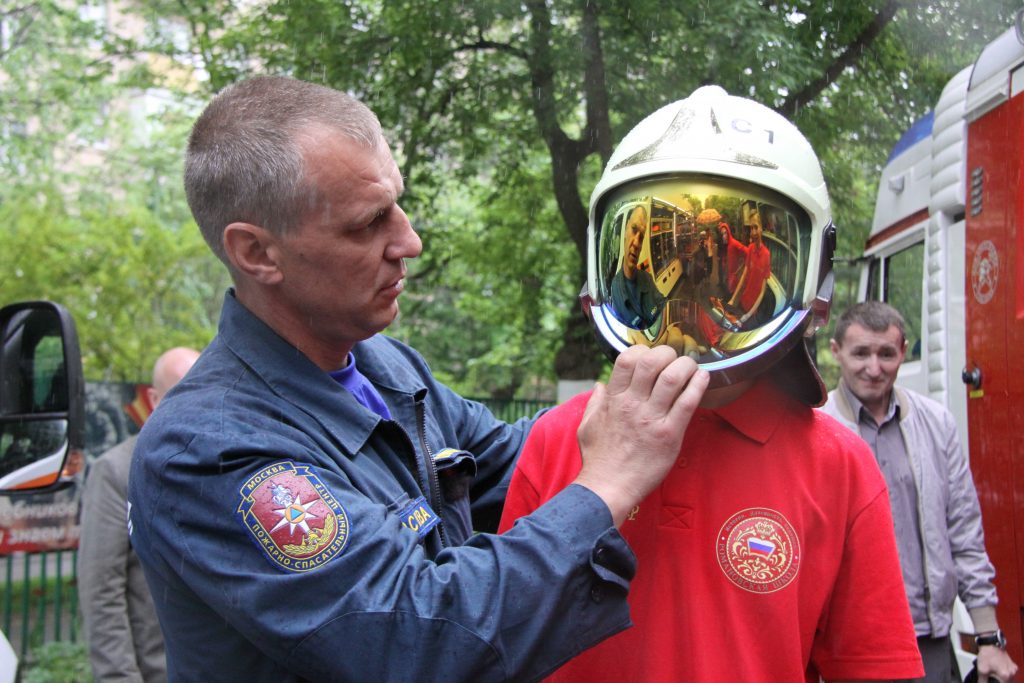 Спасатели и пожарные провели мастер-класс