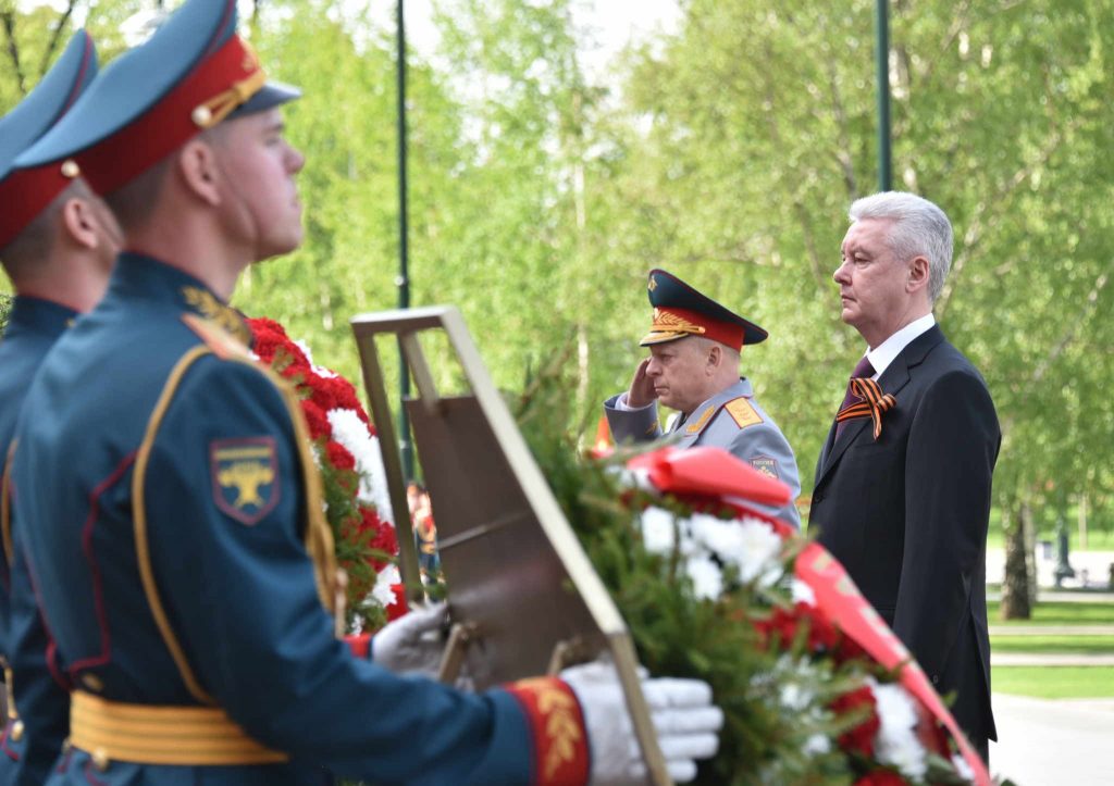 Сергей Собянин и Патриарх Кирилл возложили цветы к Могиле Неизвестного Солдата