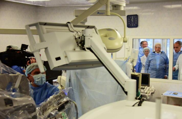 Робот-хирург впервые в России провел операцию. Фото: Антон Гердо, «Вечерняя Москва»