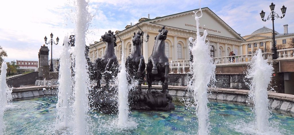 Три новых фонтана запустили в центре Москвы