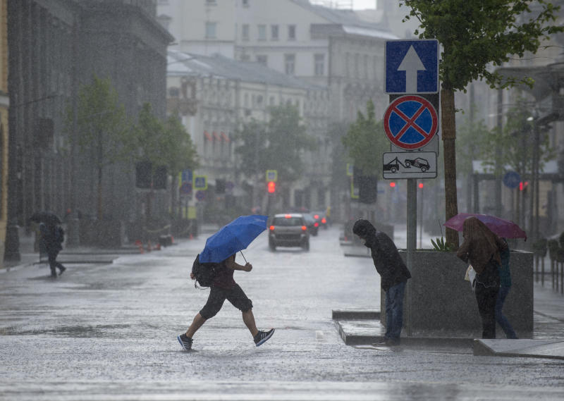 МЧС: В ближайшие часы в столице ожидается гроза с дождем