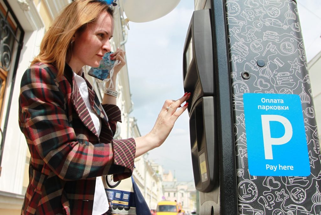 В Москве восстановили оплату парковок через SMS