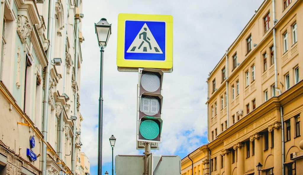 Еще 30 светофоров Москвы поменяли режим работы