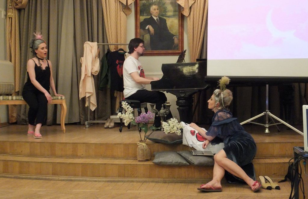 Студенты Гнесинки презентуют оперу «Примы в кедах». Фото предоставлено пресс-службой библиотеки