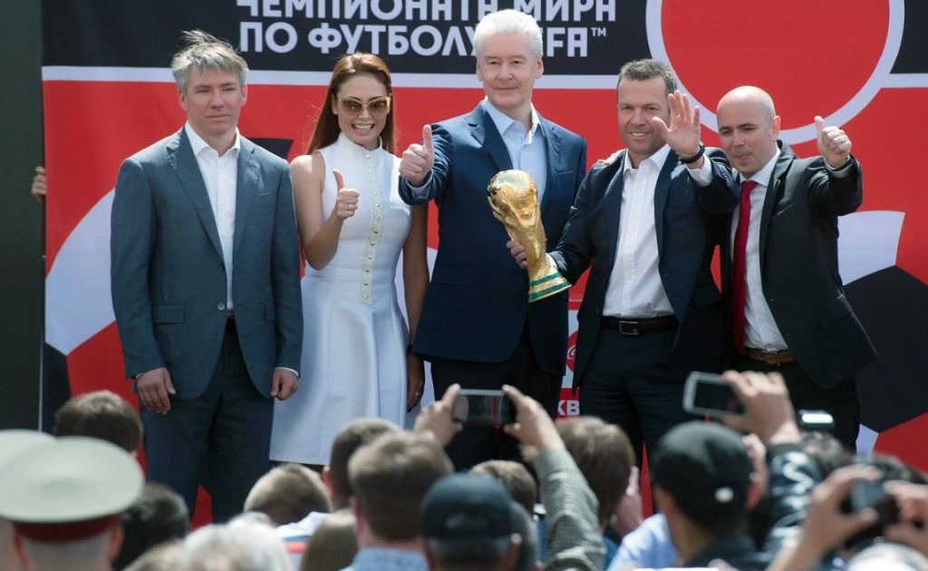 Кубок Чемпионата мира по футболу привезли в Парк Горького