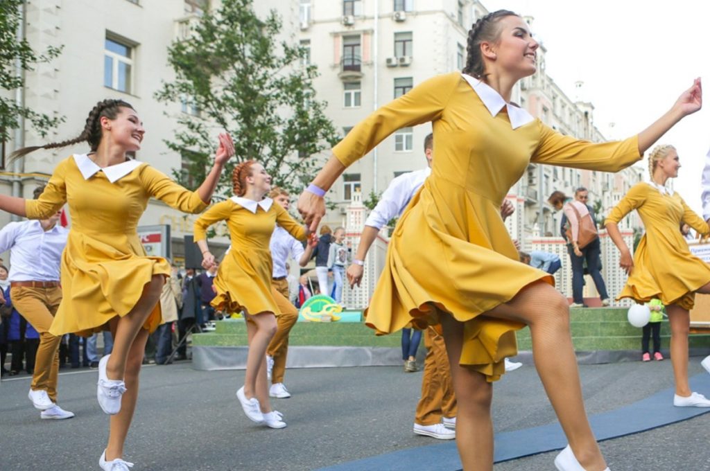 Бесплатные уроки по разным танцевальным направлениям пройдут в столичных парках. Фото: официальный сайт мэра и Правительства Москвы