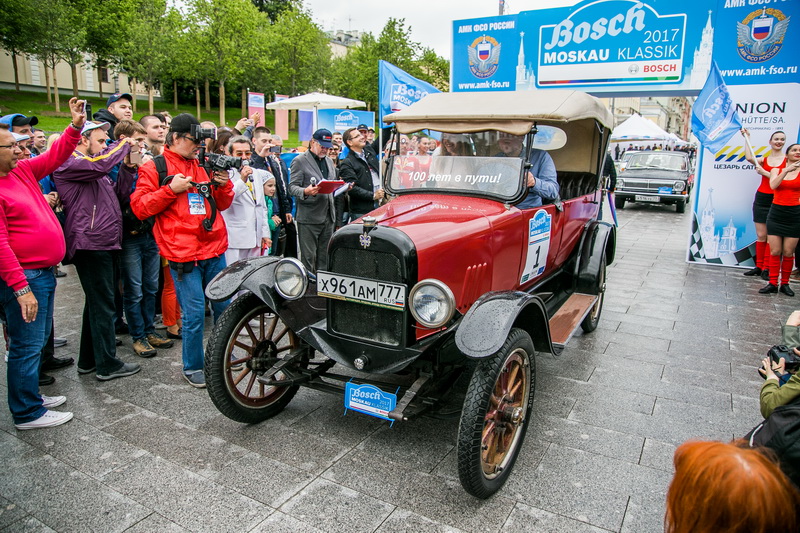 24 июня 2018 года в Москве в седьмой раз стартует ралли старинных автомобилей Bosch Moskau Klassik. Фото: архив, «Вечерняя Москва»