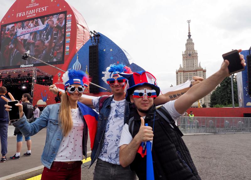 Болельщиков призвали смотреть матч Россия – Уругвай вне фан-зоны. Фото: АНтон Гердо «Вечерняя Москва»