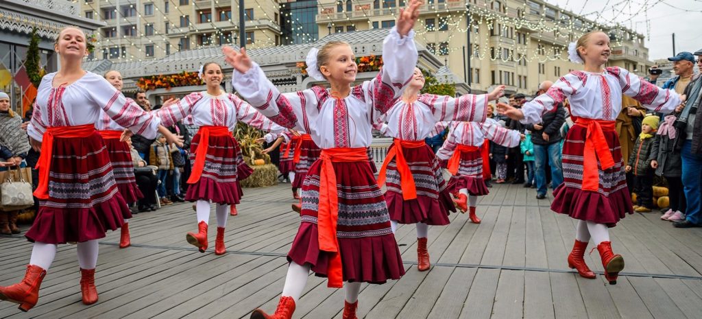 Площадки для уличных артистов откроются в 33 парках Москвы. Фото: mos.ru