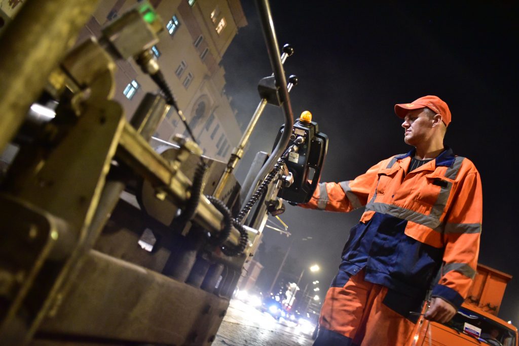 Власти Москвы уложили 23 тысячи тонн асфальта вокруг ВДНХ