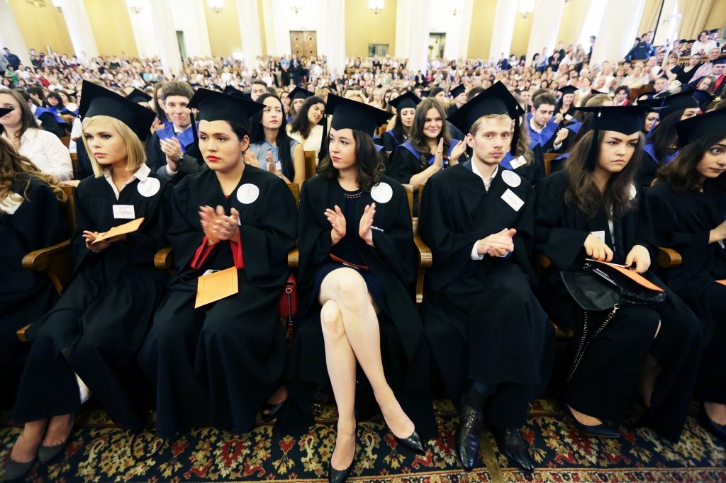 Выпускницам Сеченовского университета уже выдали дипломы о высшем образовании. Фото: архив, «Вечерняя Москва»