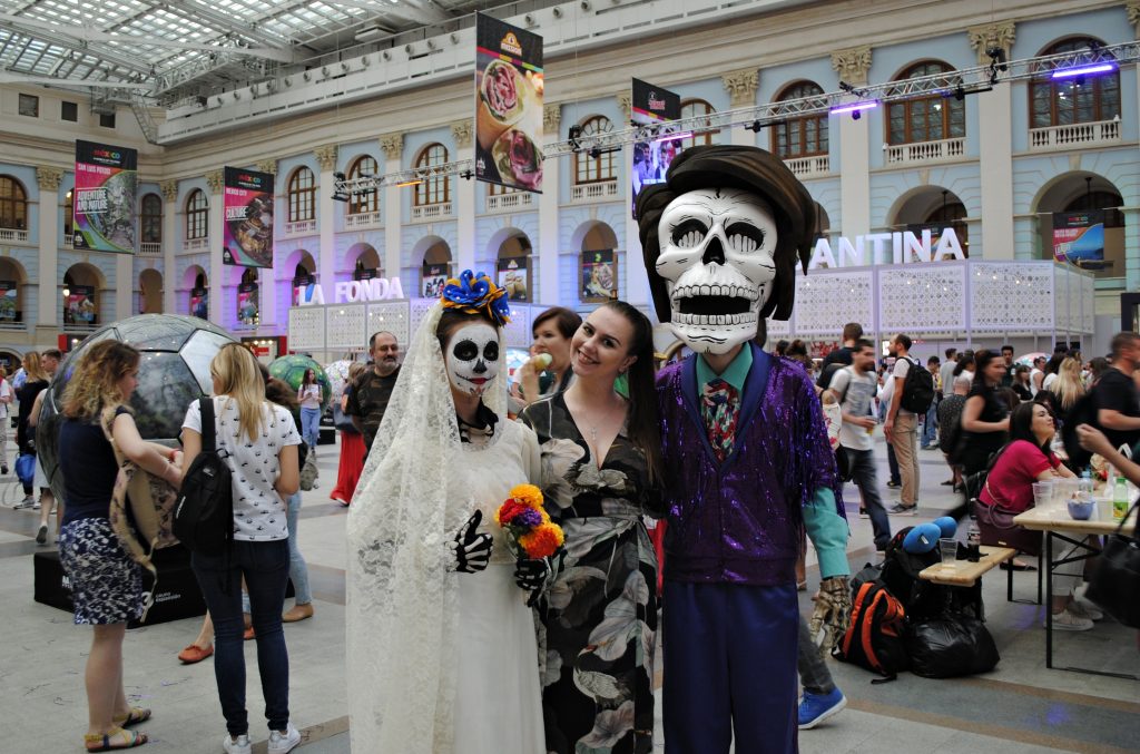 Более 20 тысяч человек посетили мексиканский карнавал «День мертвых»