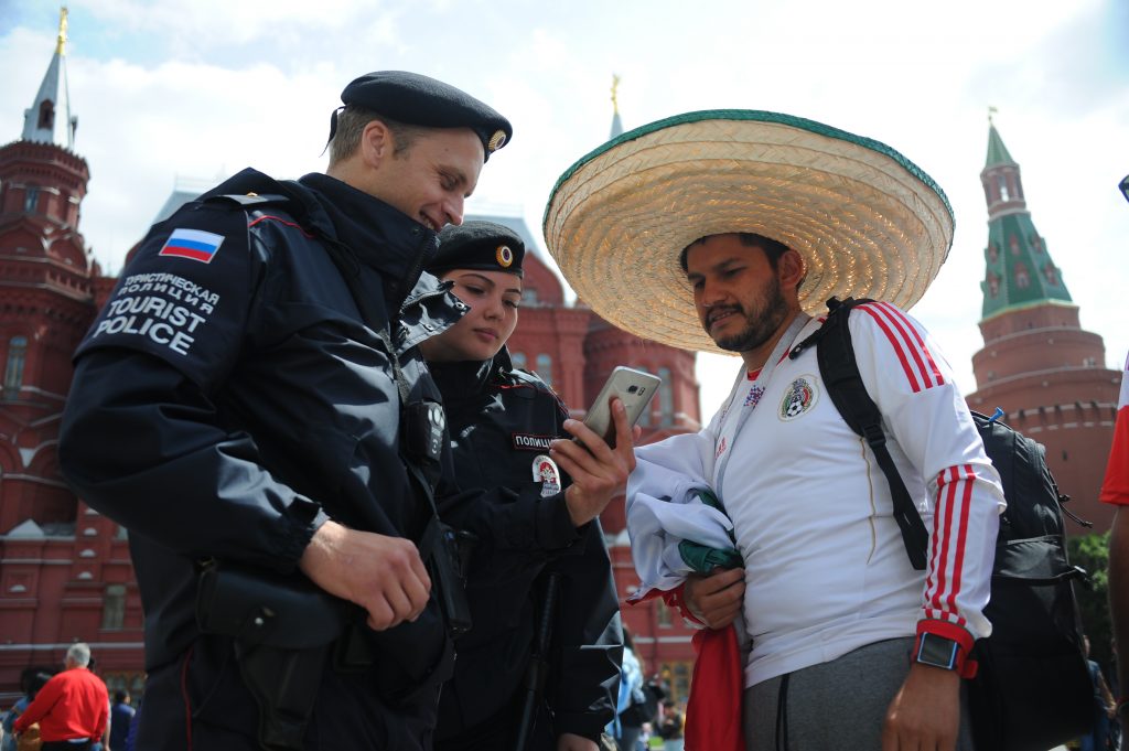 Оперативники Центрального округа разыскали и вернули телефон туристу из Мексики