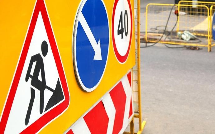 Сотрудники «Жилищника» отремонтировали дороги в Красносельском районе
