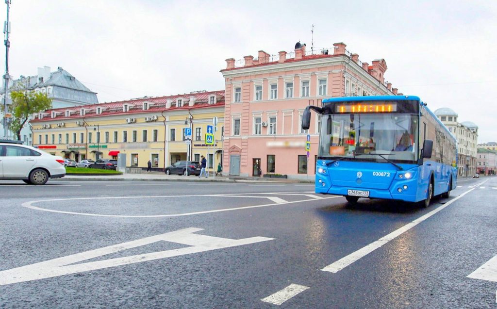 Отдельные полосы для общественного транспорта появились в центре Москвы