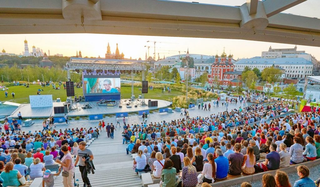 Около 35 тысяч человек приняли участие в городской акции «Ночь кино». Фото: официальный сайт мэра Москвы
