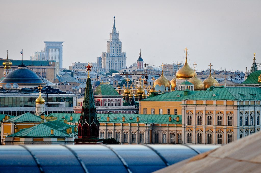 Москва обогнала Лондон и Париж в рейтинге фотографируемых городов