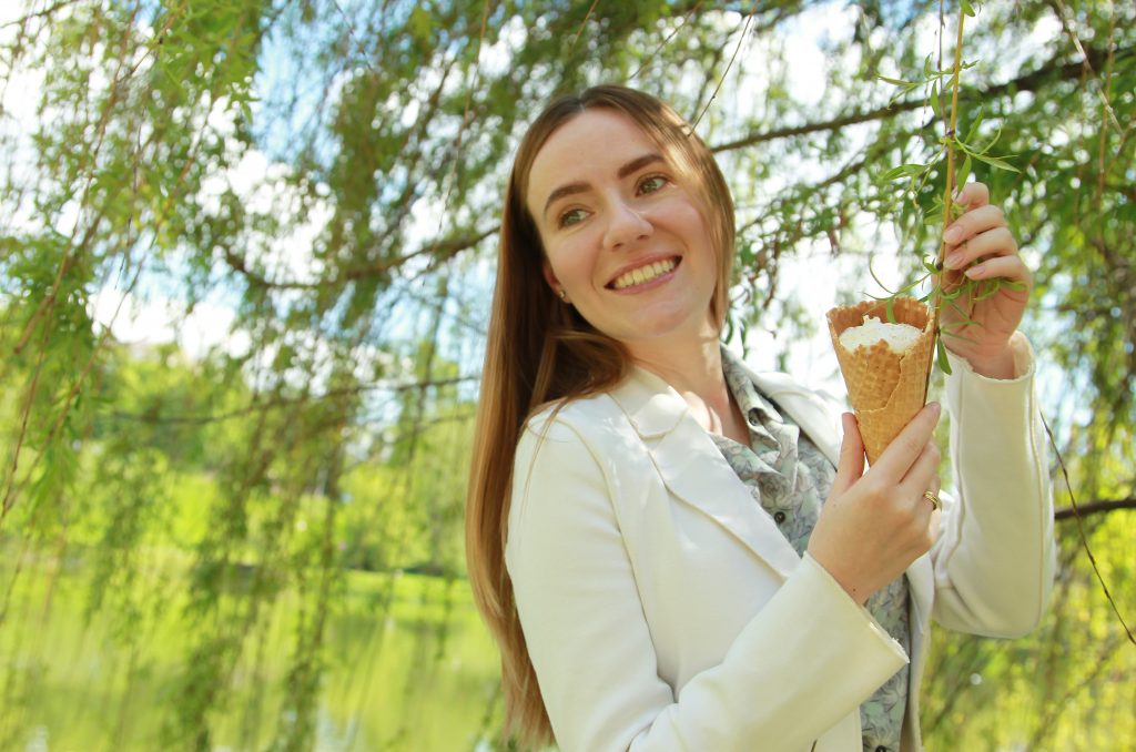 Мороженое-гигант установили в Ботаническом саду МГУ