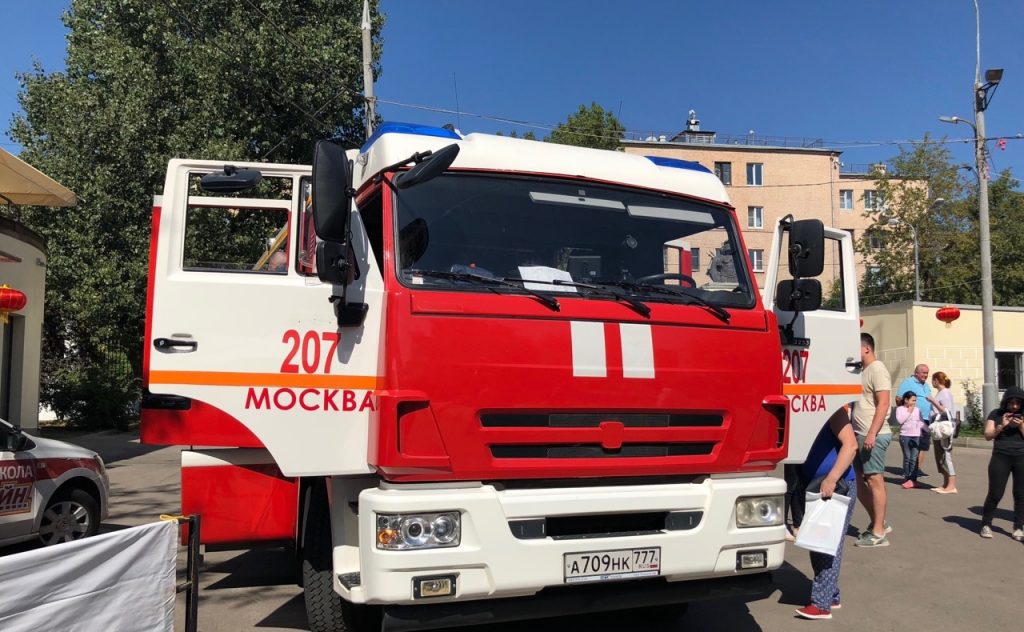Машина пожарно-спасательного отряда №201. Фото: Илья Зуев, «Вечерняя Москва»