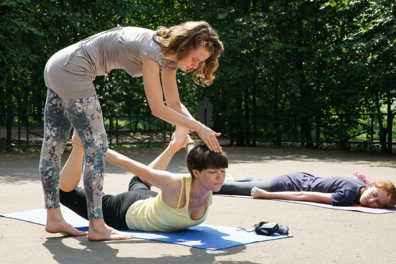 Йога и медитация: Семь тысяч человек посетили спортивный фестиваль в парке «Красная Пресня»