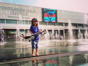 Одна из участниц конкурса «Москва.Дети» сфотографировала свою дочку в «Музеоне». Фото с официальной страницы Натальи Ермаковой в социальных сетях