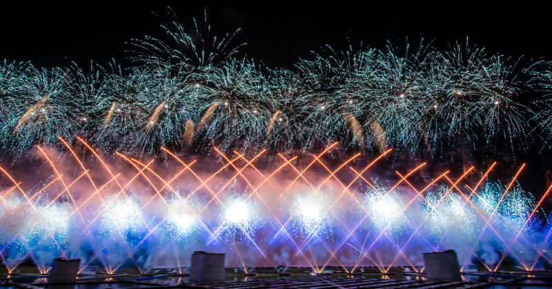 Под властью волшебства стихий: яркое шоу фестиваля «Круг света» увидели жители столицы