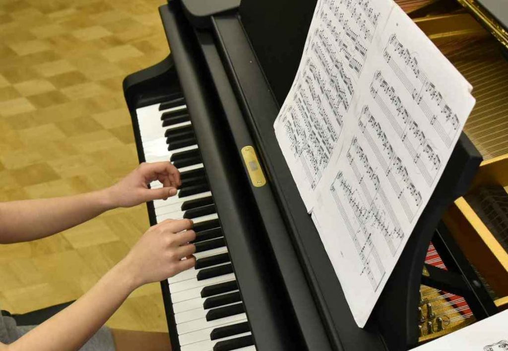 Мэр Москвы выделил более четырех миллионов рублей на обучение незрячих детей музыке