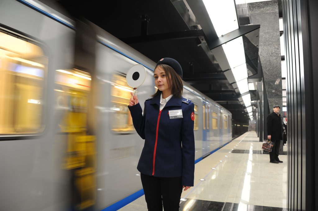 Поезда московского метро вернулись в график после сбоя на серой линии