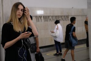 Элементы навигации обновят на станции метро «Пушкинская». Фото: Максим Аносов, «Вечерняя Москва»