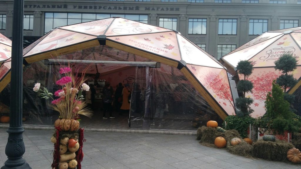 Площадки фестиваля «Золотая осень» открыли в Москве. Фото: Максим Землянский, «Вечерняя Москва»