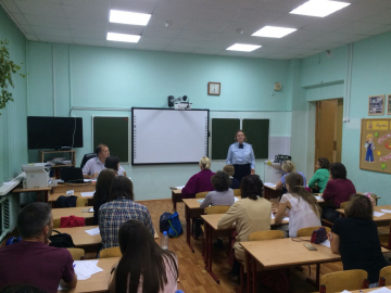 Сотрудники Госавтоинспекции принимают участие в школьных родительских собраниях