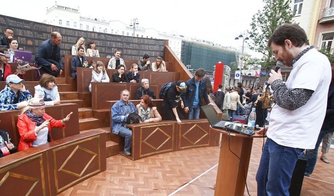 Горожане сыграют в популярную игру «Что? Где? Когда» на Тверской улице. Фото: официальный сайт мэра Москвы