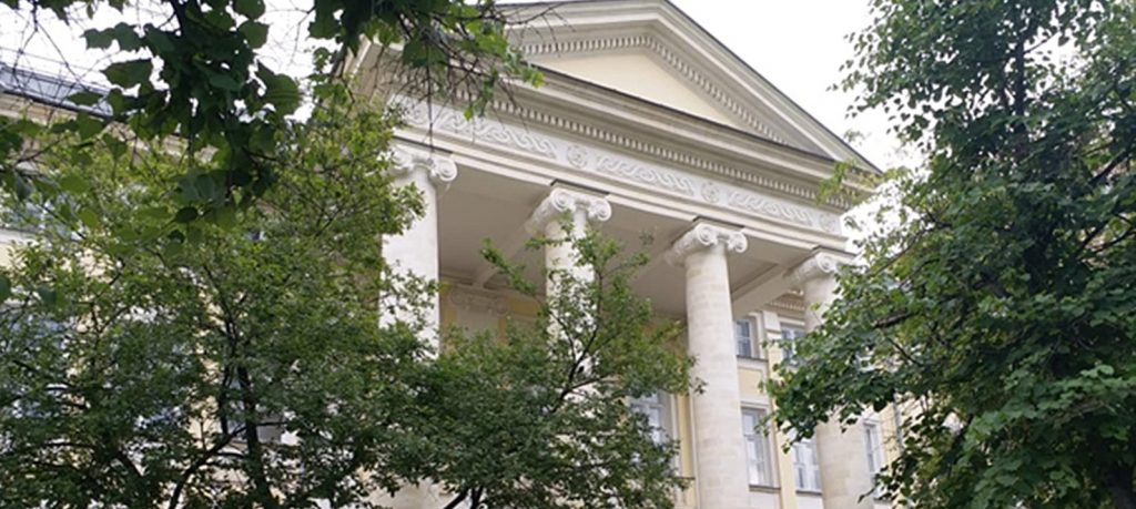 Реставрацию Шефского дома завершили на Комсомольском проспекте