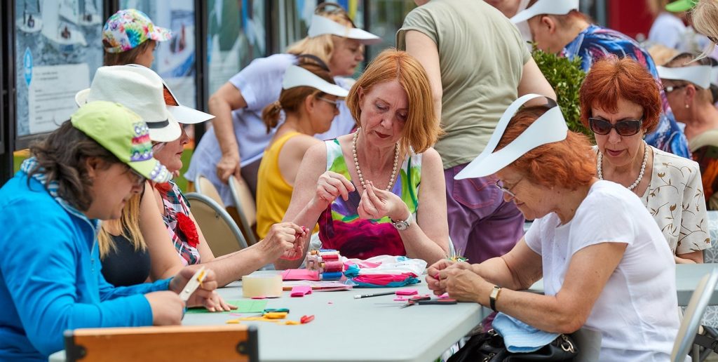 Парки Москвы пригласили горожан отметить День пожилых людей