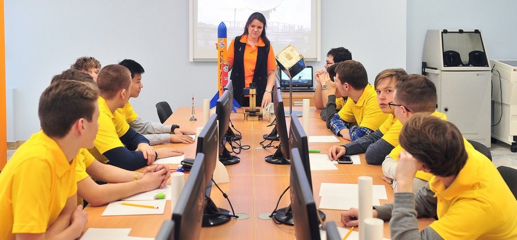 Школьники смогут посетить бесплатные инженерные курсы в Университете имени Баумана