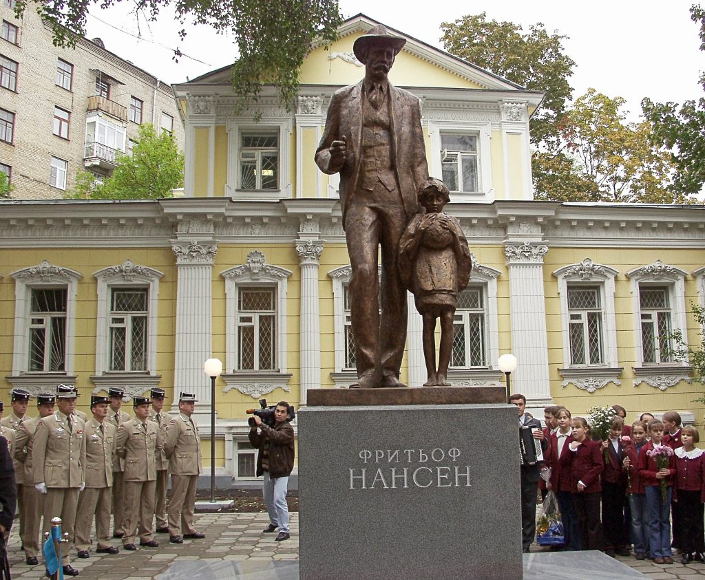 Памятник Фритьофу Нансену в Большом Левшинском переулке. Фото: Дмитрий Коробейников, РИА Новости