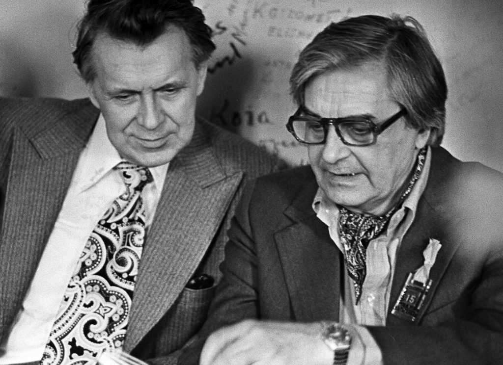 1979 год. Николай Дупак (слева) и Юрий Любимов (справа) обсуждают сценарий спектакля. Фото из личного архива Николая Дупака