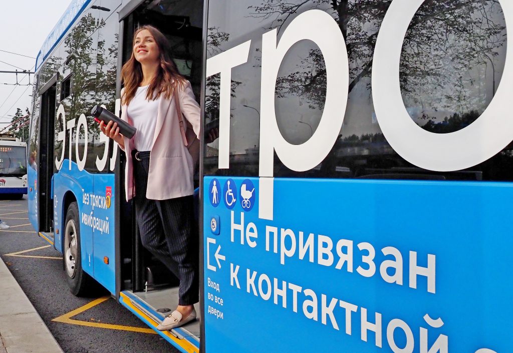 Почти 100 тысяч москвичей проехали на электробусах за месяц
