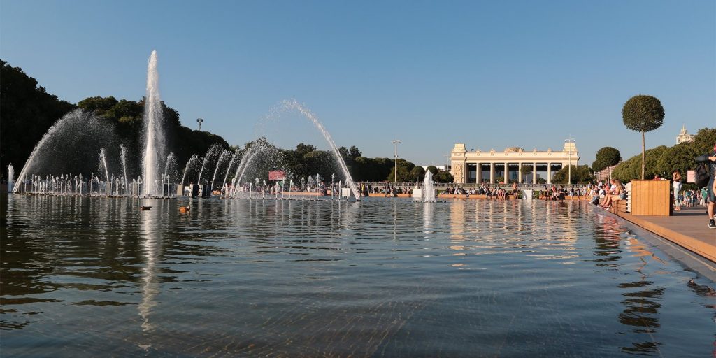 Четыре больших фонтана начали ремонтировать в Москве