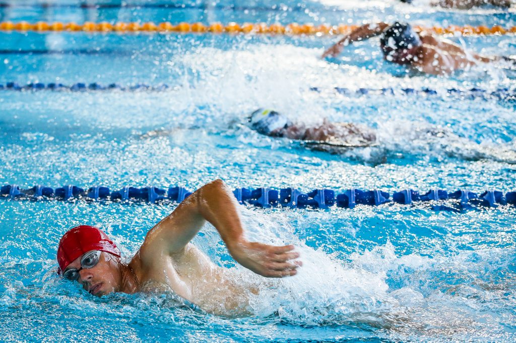Соревнования по плаванию прошли в столичном главке МЧС