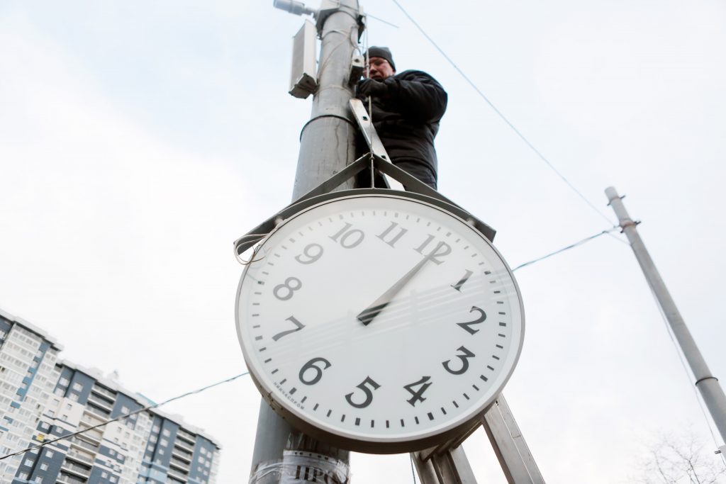 До Нового года почти 150 московских часов ждет ремонт