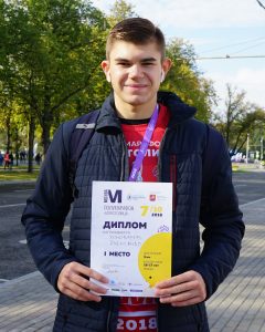 Александр Коновалов занял первое место в соревновании на дистанции в три километра. Фото: Михаил Прядко